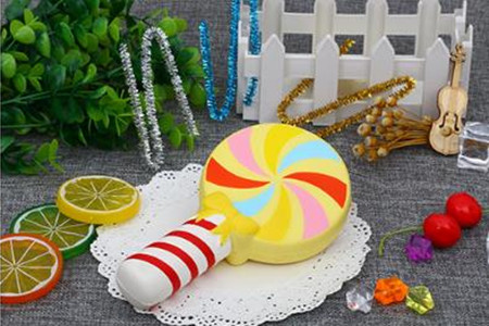 What factors should parents consider when choosing a soft decoration squishy toy for their baby?