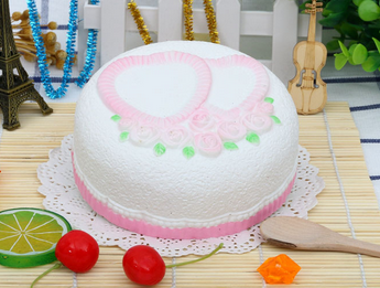 What are the characteristics of the squishy birthday cake?